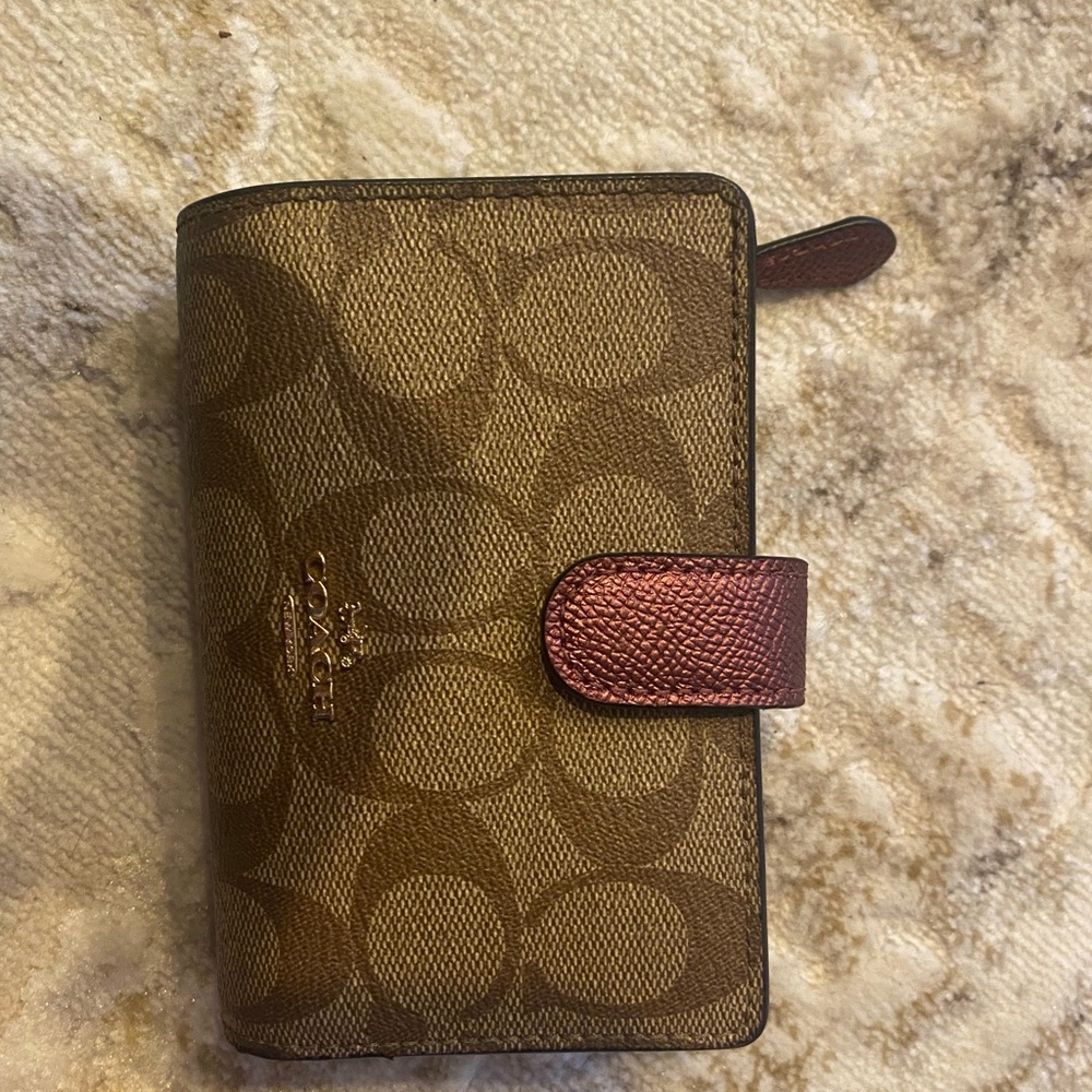 Coach corner zip wallet in signature canvas Like new.